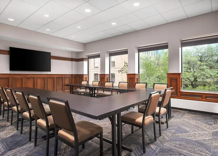 Hampton Inn & Suites Chicago-Downtown